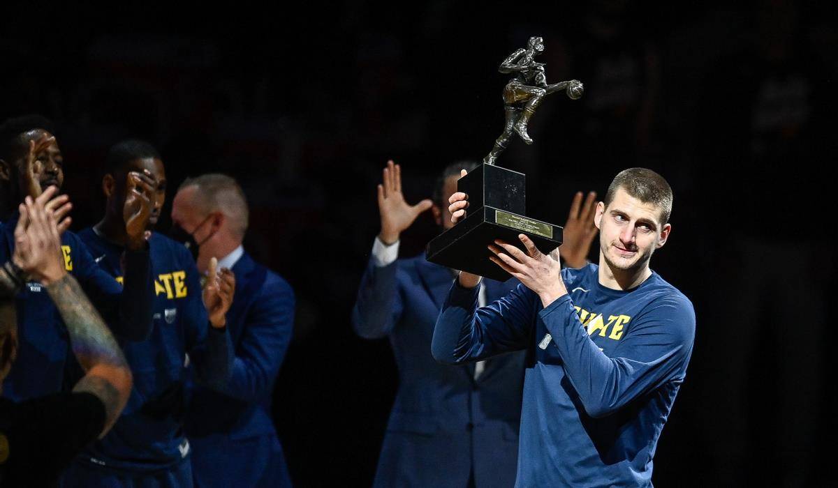 包含东契奇回归赛场，精彩发挥首场状态亮眼，G2观众沸腾！的词条