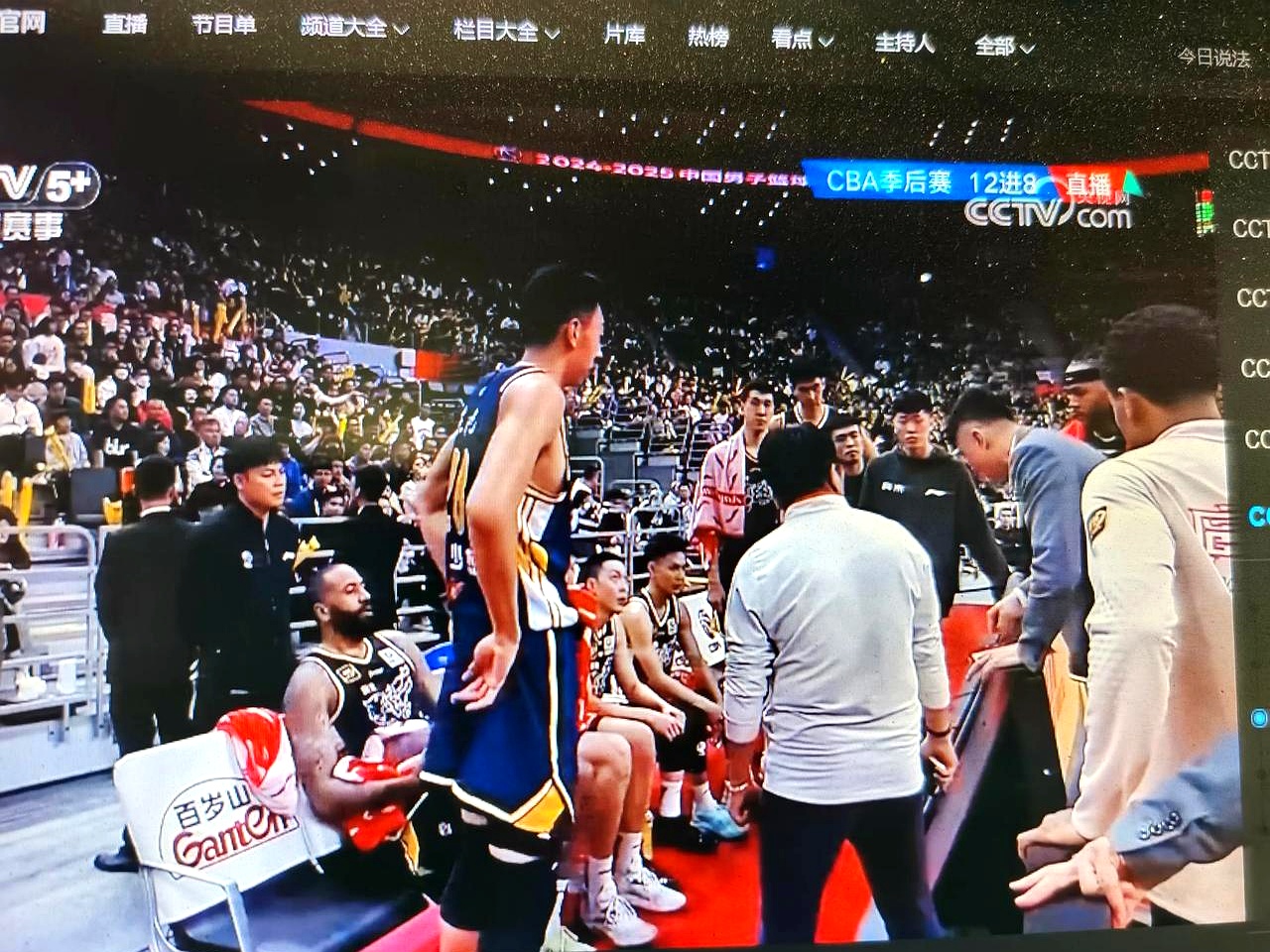 浓眉哥迎来五赛季出色发挥，SKT观众热烈欢呼！